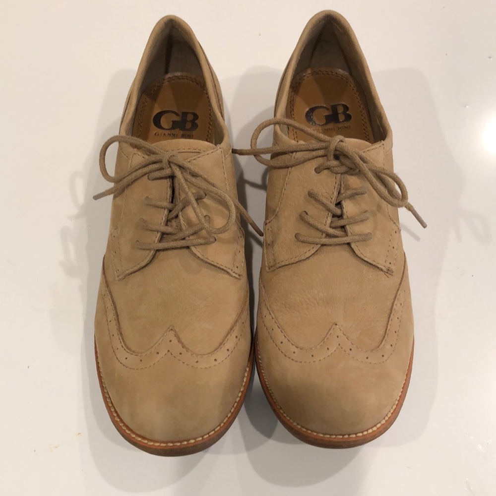 Gianni Bini Tan leather oxfords (new w/out tags)